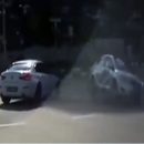 Видео: Автомобиль из ниоткуда вызвал споры в Сети