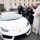 Святые моторы: Lamborghini подарил папе римскому Huracan