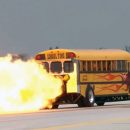 Видео: Автобус с двигателем от истребителя разгоняется до 600 км/ч