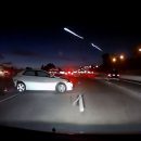Видео: Водитель снес две машины, заглядевшись на «НЛО»