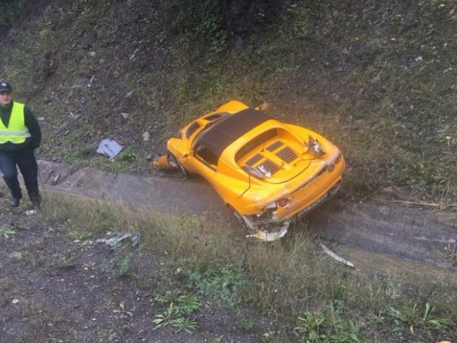 В Украине разбили спортивный Lotus Elise В Украине разбили спортивный Lotus Elise