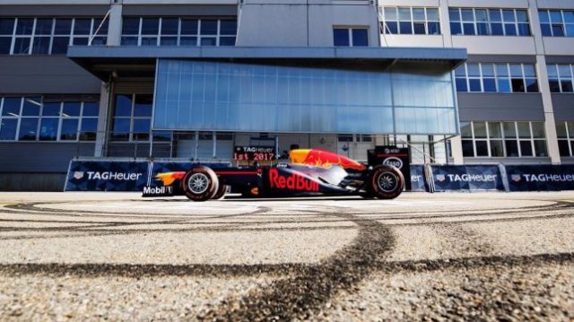 Red Bull Racing провела демозаезды в Швейцарии Red Bull Racing провела демозаезды в Швейцарии