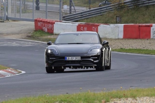 Первый электрокар Porsche вывели на Нюрбургринг Первый электрокар Porsche вывели на Нюрбургринг