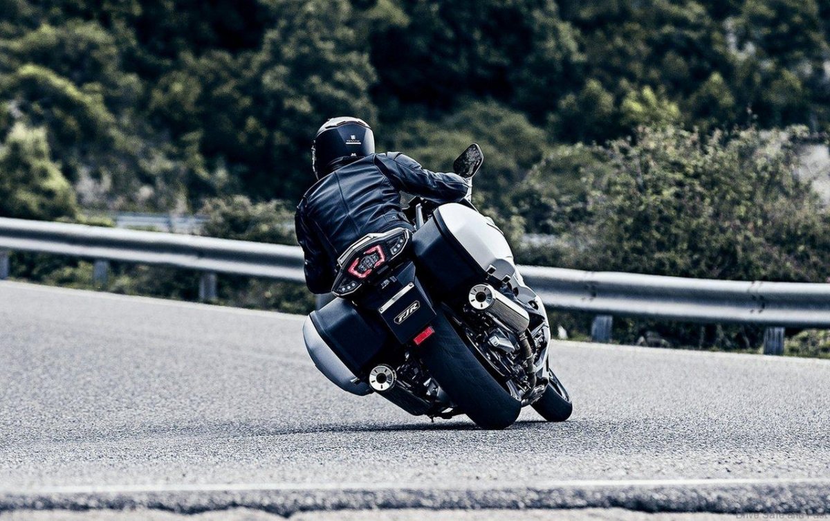 Yamaha оснастит FJR1300 электронной подвеской Yamaha оснастит FJR1300 электронной подвеской