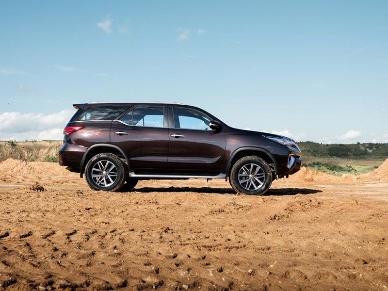 Toyota объявила российские цены на Fortuner Toyota объявила российские цены на Fortuner