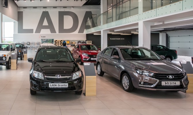 Дилеры LADA прекратили продажи машин по госпрограммам «Первый автомобиль» и «Семейный автомобиль» Дилеры LADA прекратили продажи машин по госпрограммам «Первый автомобиль» и «Семейный автомобиль»