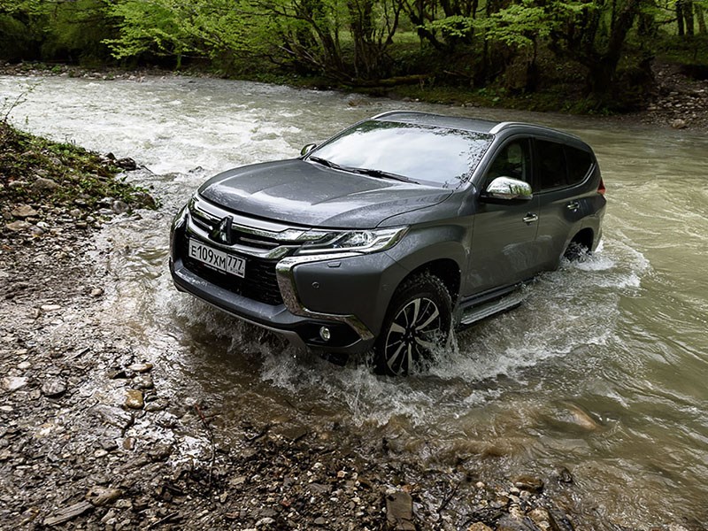 Mitsubishi снизила цены на Pajero Sport в России Mitsubishi снизила цены на Pajero Sport в России