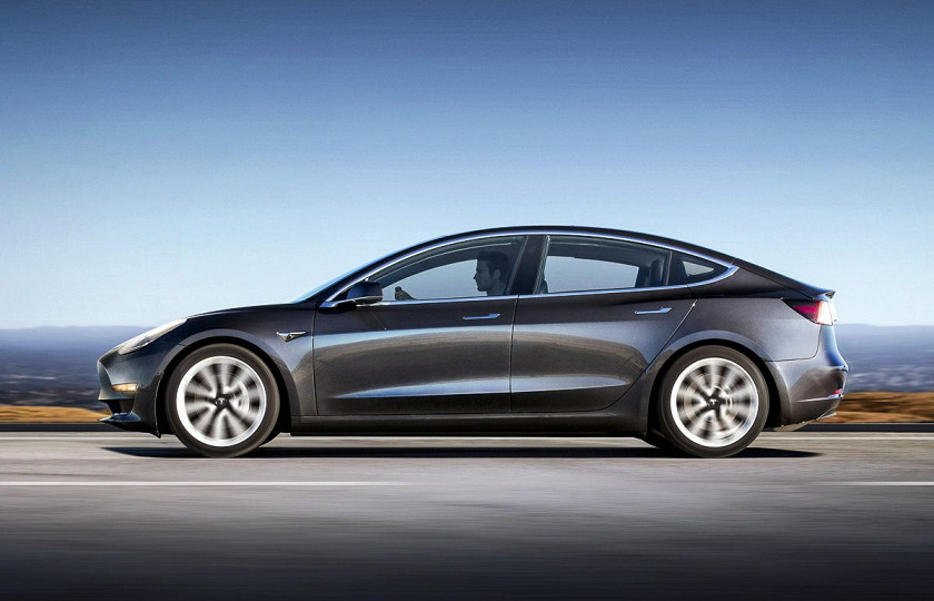 В России начали принимать заказы на новую Tesla