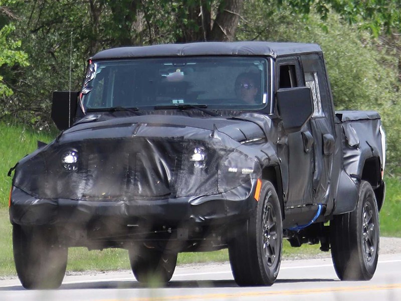 Пикап Jeep Wrangler получит съемный мягкий верх Пикап Jeep Wrangler получит съемный мягкий верх