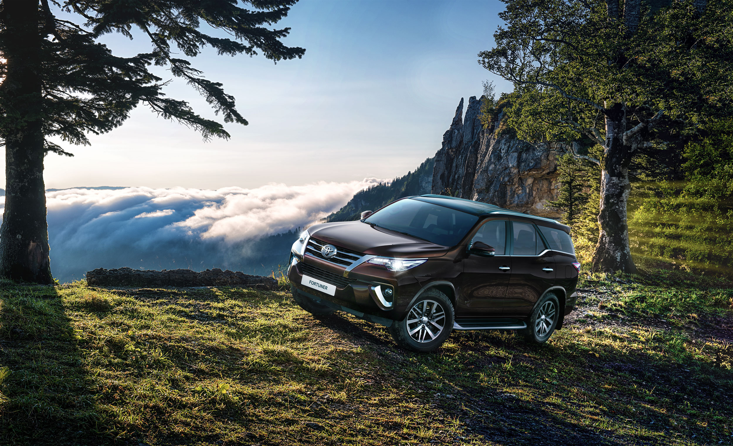 Первые Toyota Fortuner прибыли Первые Toyota Fortuner прибыли