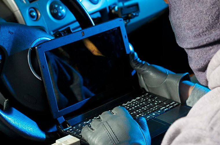 Кибератакой на автомобили хакеры могут убить миллионы человек Кибератакой на автомобили хакеры могут убить миллионы человек