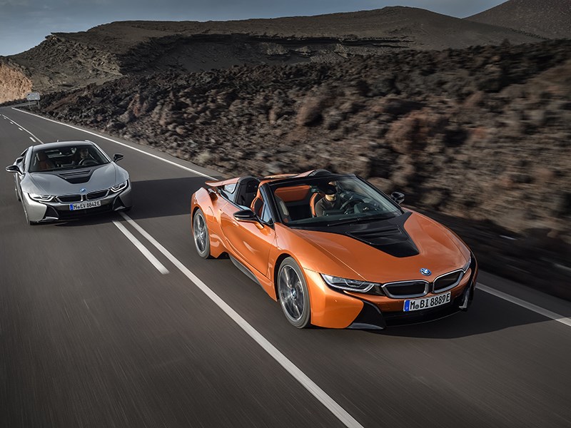 BMW обновила i8 и показала его открытую версию BMW обновила i8 и показала его открытую версию