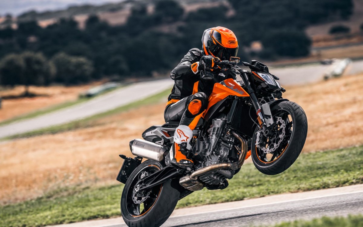 Озвучена стоимость нового мотоцикла 2018-го модельного года KTM 790 Duke Озвучена стоимость нового мотоцикла 2018-го модельного года KTM 790 Duke