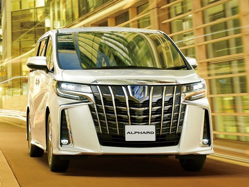 Toyota представила обновленный минивэн Alphard