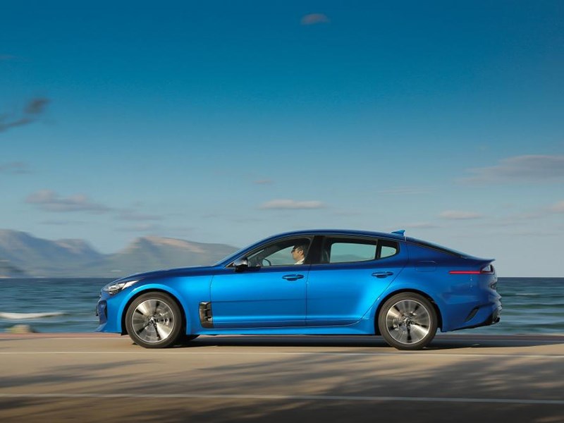 Kia назвала рублевую цену на флагманский фастбэк Stinger