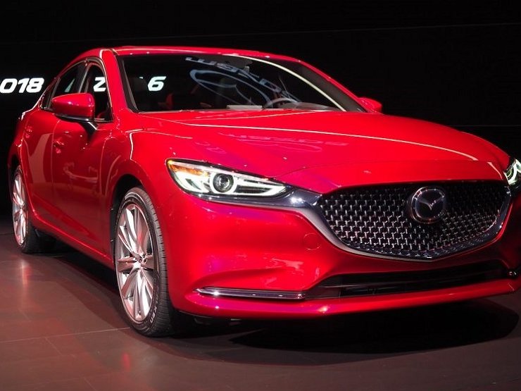 Обновленную Mazda6 показали живьем Обновленную Mazda6 показали живьем