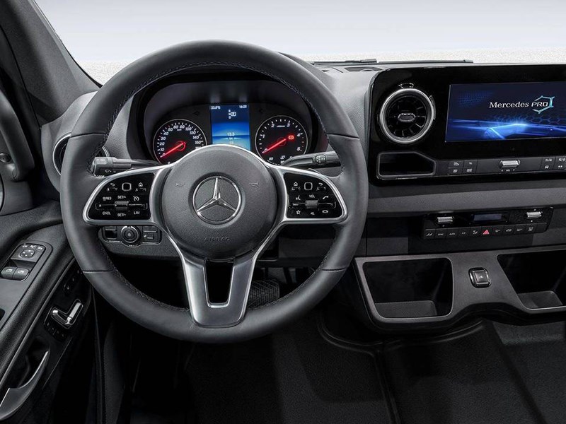 Mercedes-Benz показал кабину нового Sprinter Mercedes-Benz показал кабину нового Sprinter
