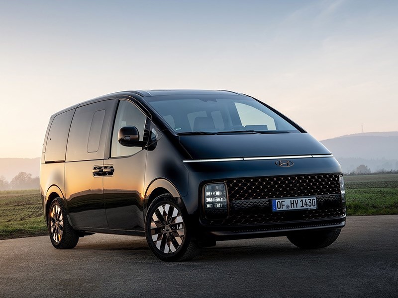 Эффектный минивэн Hyundai Staria готов покорить российский рынок Эффектный минивэн Hyundai Staria готов покорить российский рынок